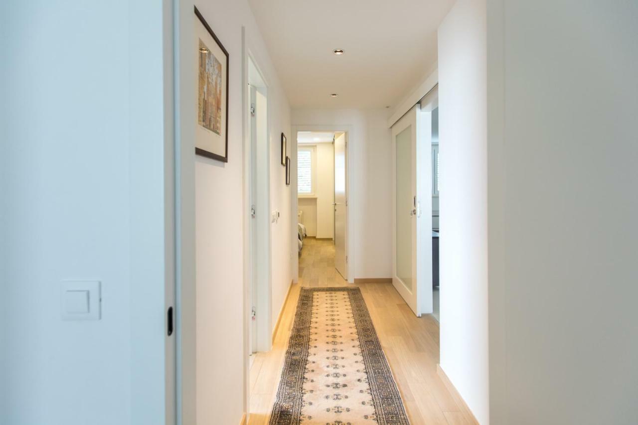 Apartament Spacious Modern Close To The *