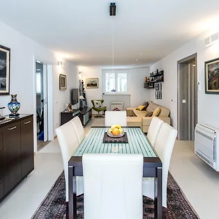 Spacious Modern Apartment Close To The Beach Dubrovnik Exterior photo