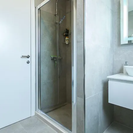 Spacious Modern Apartment Close To The Beach Dubrovnik Exterior photo