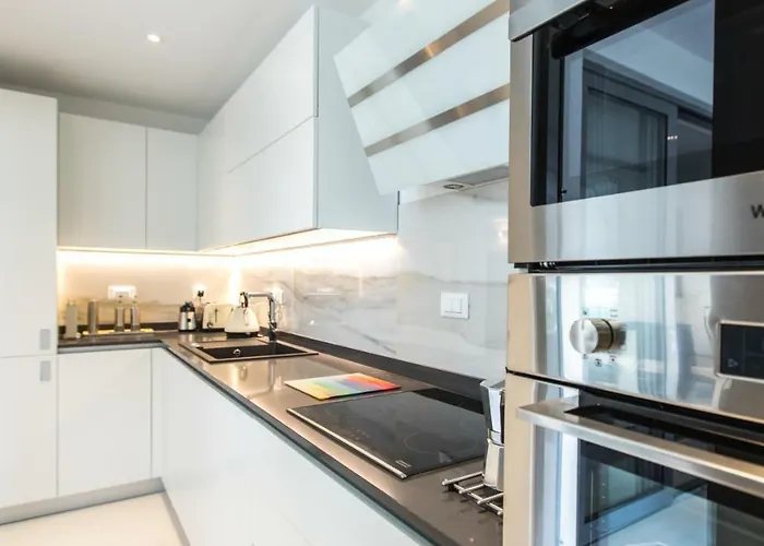 Spacious Modern Apartment Close To The Beach