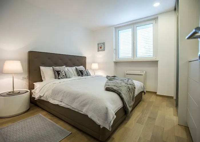 Spacious Modern Apartment Close To The Beach